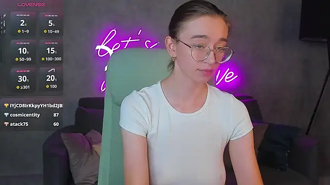 Lucy_Green - nipple flash