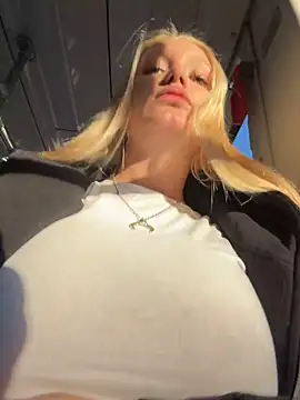 Elfi_InPublic - Shake tits+drool Ahegao in bus