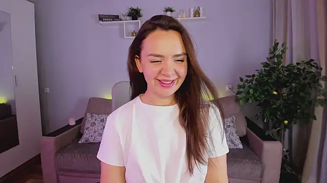 WowwGirl - Lift up my top and massage my tits