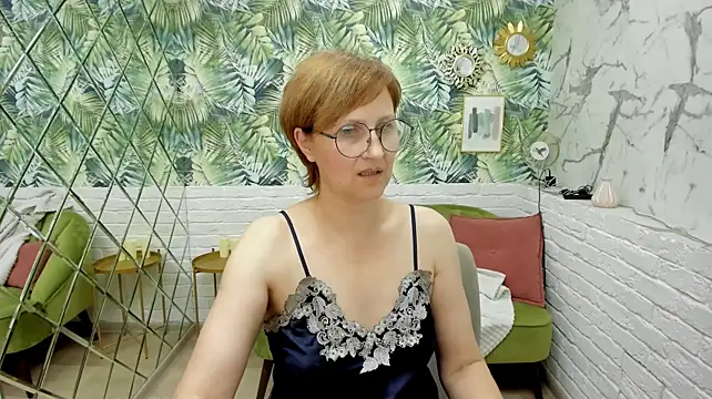 Paris_Cherry - shake that ass in panties