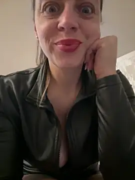 Ladywithbigass - Hard finger big ass at lounge hotel 🏨