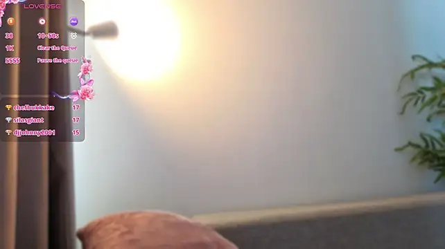 Queenneee - rub pussy