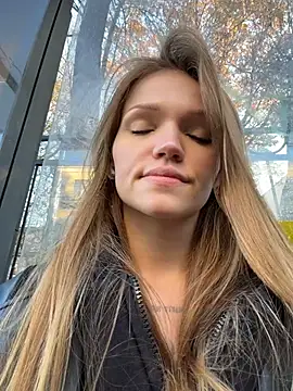 StreetSquirt - massage boobs in public