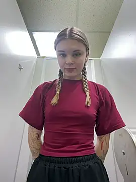 -MiaKitty - Show cute outfit + shake ass in pants🤭