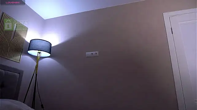 AmmyScotch - Tease you with my butt under skirt