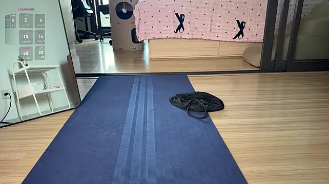 Elliemiu - Missionary nude pussy tease ><