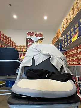 Sneaky_Cumshoot - Masturbating under cashier レジ係の下で自慰行為をする