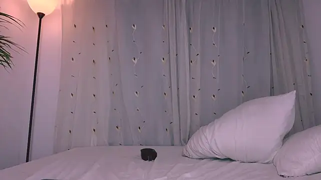 Miiafoxxx - cumm in faceee