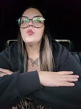 JUJUICY- - Finger pussy auf der rückbank + 2 Videos