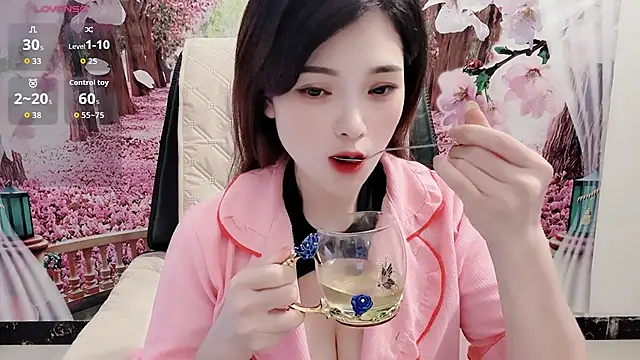 Xiaoxiao-258 - 完成目标舌头舔小穴3分钟