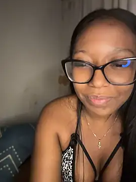 Chell_iivy - Flash tits