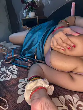 Hot__bhabhi_99 - Pussy Oil And Dildo Fuck 💋 💋💋