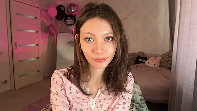 MiaPimmy - I wanna dance without my top for you!