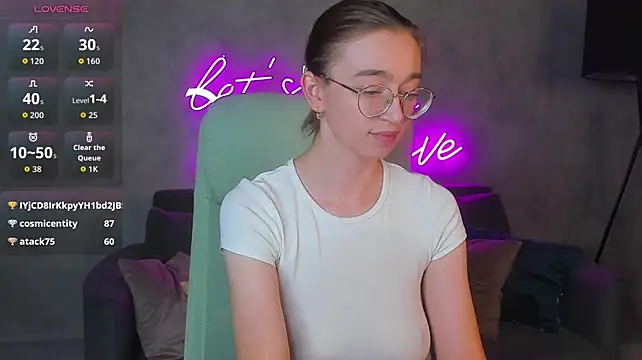 Lucy_Green - nipple flash