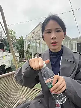 Zoe-520 - 楼梯上露乳