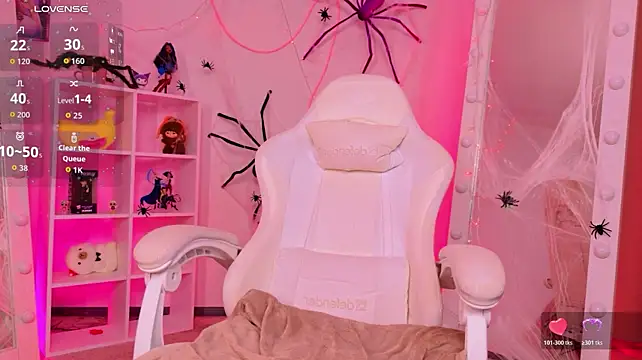MilliBrownn - show pussy closely