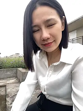Susu2008 - 裸体站阳台直播10分钟