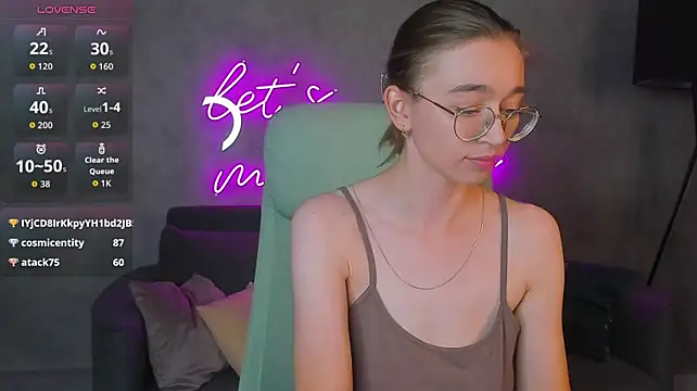 Lucy_Green - nipple flash