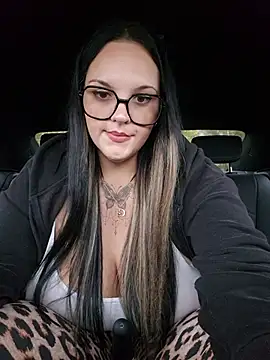 JUJUICY- - Finger pussy auf der rückbank + 2 Videos