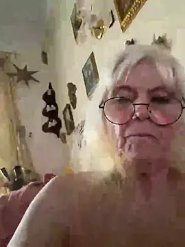 HotGrandma70 - 💋Brüste zusammen drücken