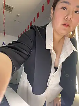 YuYu-881 - 脱一件衣服