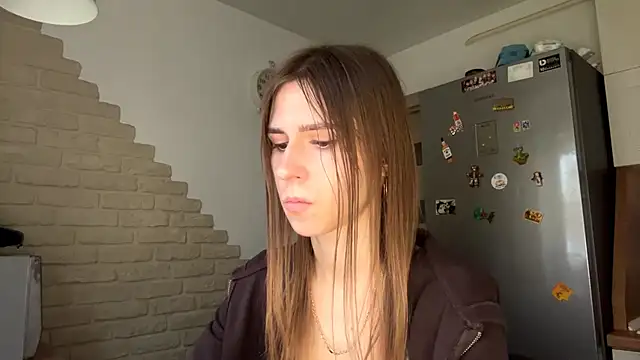 ZaraGuyette - touch shoulder