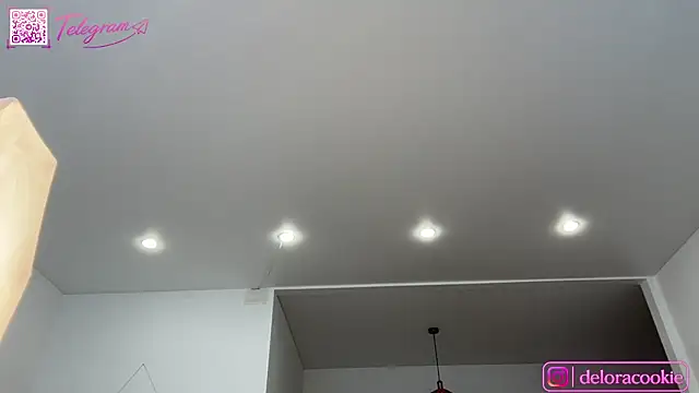 Delorathecookiee - drop my top and make nipples hard