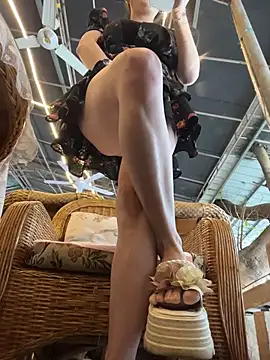Lola666999 - 户外茶楼玩刺激，完成任务手指抽插出水