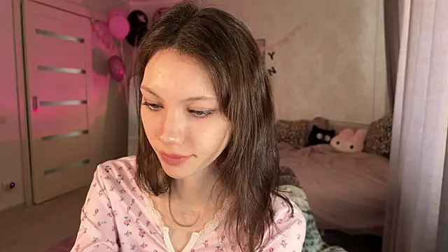 MiaPimmy - I wanna dance without my top for you!