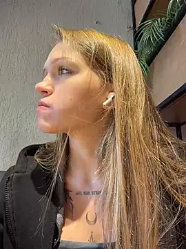 StreetSquirt - rub pussy over panties in public