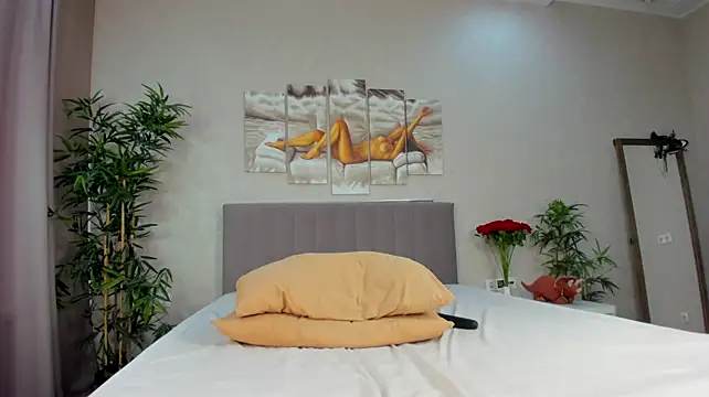 Camilla_Kelly - doggy naked