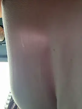 Wet__Bunny - Play with pussy in public*last tip get🎁