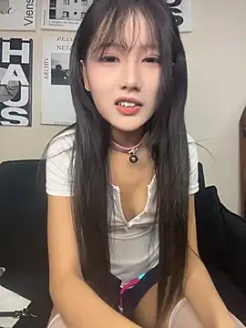 Xiaoxiao1001 - 脱掉上衣5分钟（手挡胸）