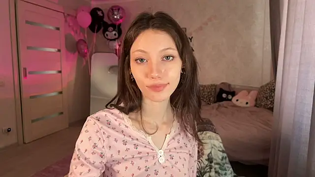 MiaPimmy - I wanna dance without my top for you!