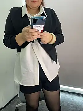 YuYu-881 - 脱一件衣服