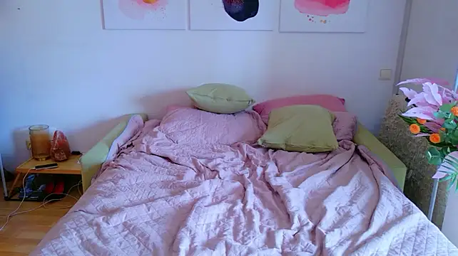 Ariana_Petite - Rub her clit🔥
