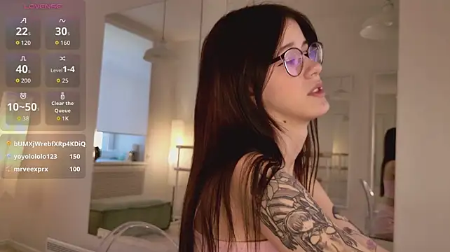 Mila_Cloud - lower the straps