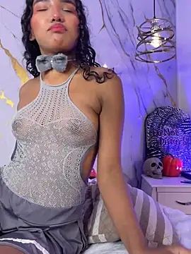 ScarlettRooseX - Naked and oil in my boobs