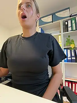 Hii_Lolla - Orgasm at work + LT Special Video 😈
