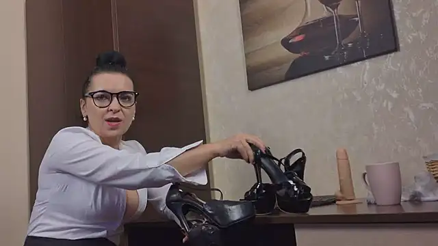 Ortensialady76 - open legs,no panty