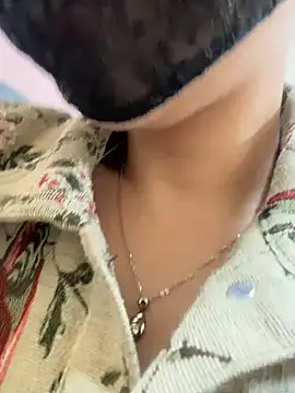 Bingbing6699 - 路边露全胸性感揉胸
