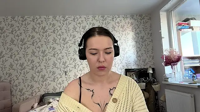 ElizbethPizza - air kisses for all