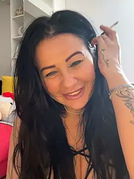 IRISWHITE17 - Some NUTELLA on my Boobs 😆