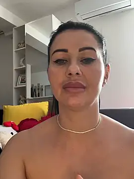 IRISWHITE17 - Some NUTELLA on my Boobs 😆