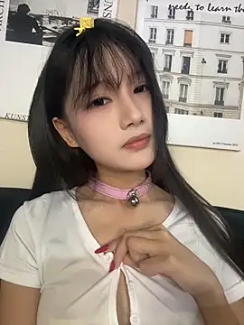 Xiaoxiao1001 - 脱掉上衣5分钟（手挡胸）