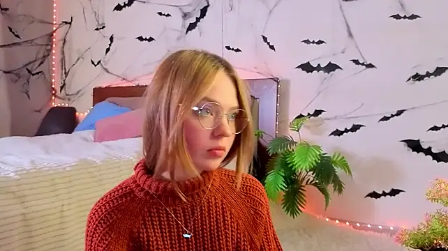 LacieEverding - Close-up of pouty lips