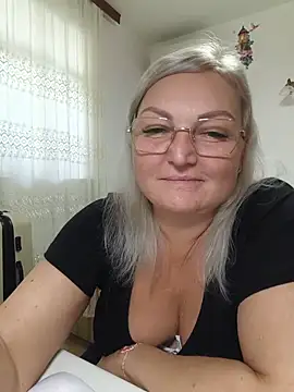 SWEETTbitch - Topless 2 minutes