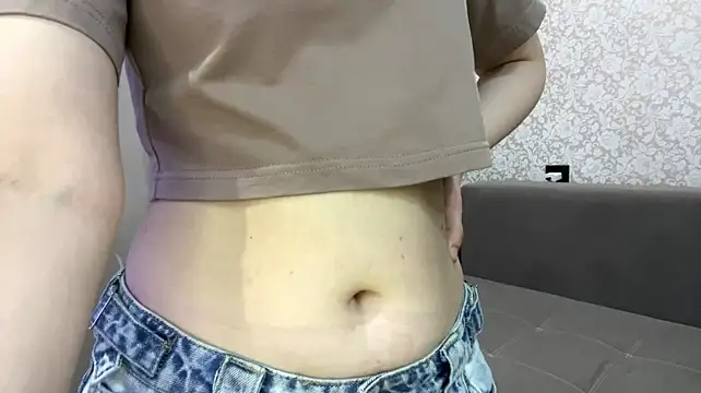 BennieHasty - show my lips to the cam