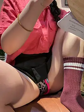Linh_2004 - Make me cum squirt on public