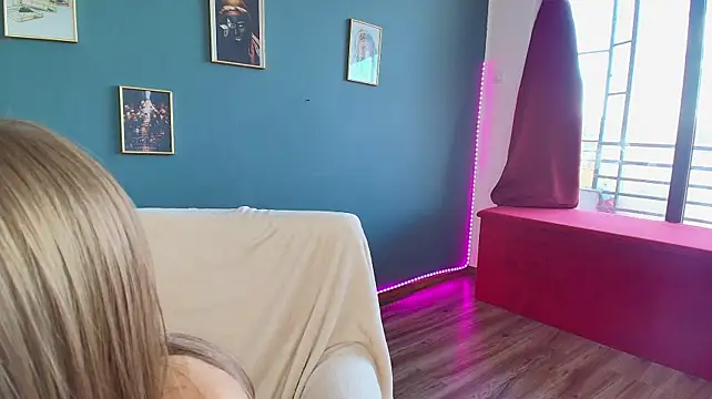 GlowingBlondie - 2 Fingers in pussy